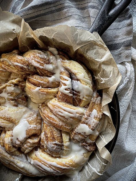 This Braided Cinnamon Sourdough Wreath is beautifully woven with fluffy fermented sourdough and twisted with brown sugar and various spices. Sourdough Camping Recipes, Sourdough Cinnamon Twist Bread, Easy Overnight Sourdough Recipes, Braided Sourdough Bread, Fall Sourdough Discard Recipes, Stuffed Sourdough Bread, Sourdough Fall Recipes, Sourdough Wreath, Sourdough Baked Goods