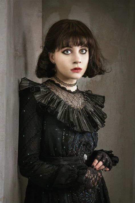 Lydia Deetz Dress, Halloween Birthday Party Games, Lydia Deetz Makeup, Elizabeth Teeter, Beetlejuice Broadway, Lydia Deetz Beetlejuice, Lydia Deetz Costume, Lydia Deetz Cosplay, Beetlejuice Dress