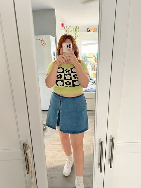 Green / Denim Skirt / White Trainers Midsize Outfit idea Green Long Skirt Outfit, Skirt Outfit Midsize, Skirt Midsize, Green Long Skirt, Long Skirt Outfit, Green Denim Skirt, Outfit Midsize, Midsize Summer, Midsize Outfit