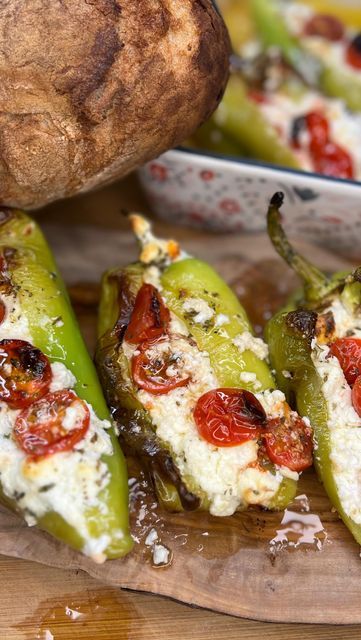 Greek Feta Stuffed Peppers, Gemista Recipe, Italian Peppers, Feta Stuffed Peppers, Greek Stuffed Peppers, Greek Cheese, Christ Artwork, Chilli Peppers, Feta Recipes