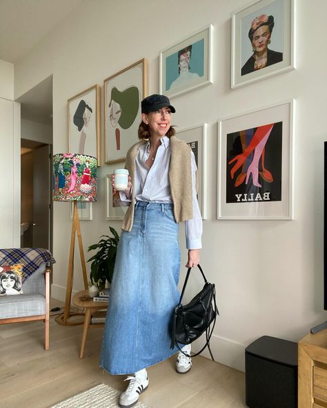 Denim Skirt Outfit Casual, Blue Denim Skirt Outfit, Denim Long Skirt Outfit, Fall Denim Skirt Outfits, Maxi Denim Skirt Outfit, Long Denim Skirt Outfits, Long Jean Skirt Outfits, Denim Maxi Skirt Outfit, Long Denim Skirt Outfit