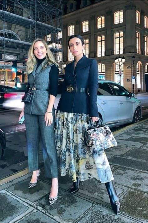 #look #fashion #fashionista #moda Dior Blazer Outfit, Dior Street Style, Bar Jacket, Dior Outfit, Silvia Braz, Black Blazer Outfit, Dior Skirt, Dior Jacket, Dior Aesthetic