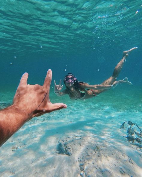 Snorchling Aesthetic, Under Water Pictures, Snorkeling Pictures, Mermaid Friends, Beach Mermaid, Tropical Travel, Senior Trip, Ocean Pictures, Dream Beach