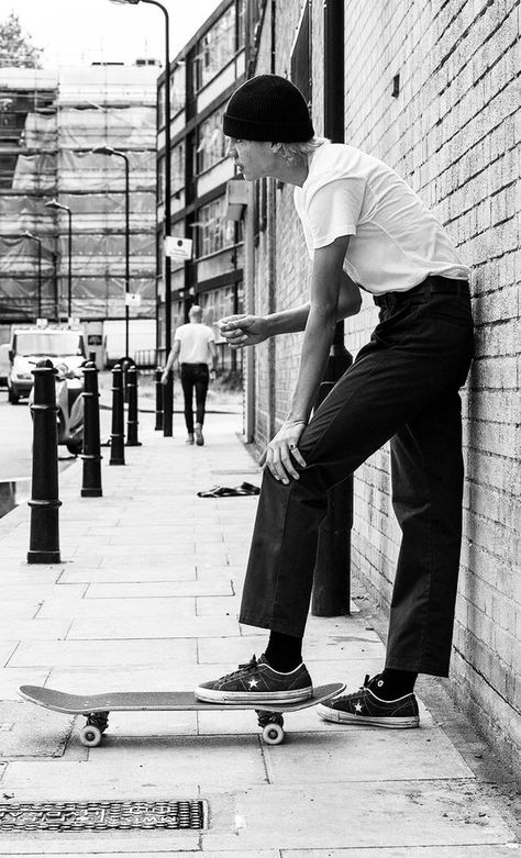 Skateboarding Poses, Skate Park Photoshoot, Skaters Aesthetic, Skateboard Photoshoot, Skater Photography, Skateboard Lifestyle, Skater Photoshoot, Skater Culture, Skater Style Men