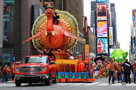 America’s Best, Worst, and Wackiest Thanksgiving Parades Happy Thanksgiving Week, Quran In English, Modern Thanksgiving, Thanksgiving Week, Thanksgiving Parade, Turkey Recipes Thanksgiving, Thanksgiving Day Parade, Giant Balloons, Arabic Tattoo