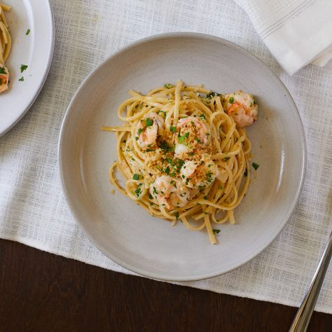 Linguine Aglio e Olio with Shrimp by Scott Conant Scott Conant, Seafood Pasta Dishes, Shrimp Marinade, Instagram Class, Aglio E Olio, Spring Treats, Aglio Olio, Ideas Videos, Seafood Pasta