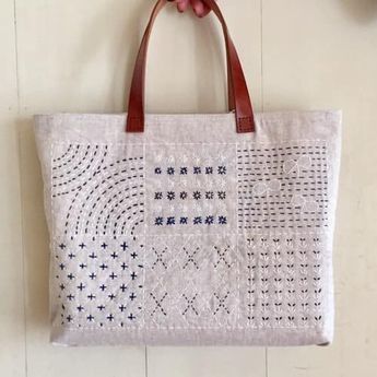 Sashiko Tutorial, Embroidery Sashiko, Sashiko Stitching, Boro Stitching, Sashiko Pattern, Sashiko Embroidery, Tote Bags Sewing, Embroidery Bags, Learn Embroidery