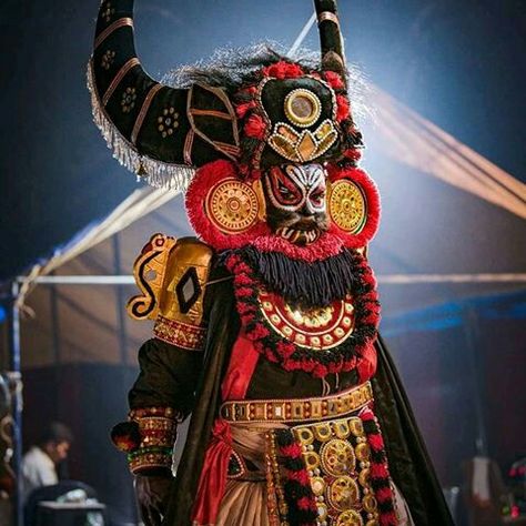 Mahishasura Bhoota Kola Painting, Yakshagana Photography, Tulunadu Culture, Indian Rituals, Indian Classical Dancer, Art Competition Ideas, Dance Forms, Dance Of India, Cultural Dance