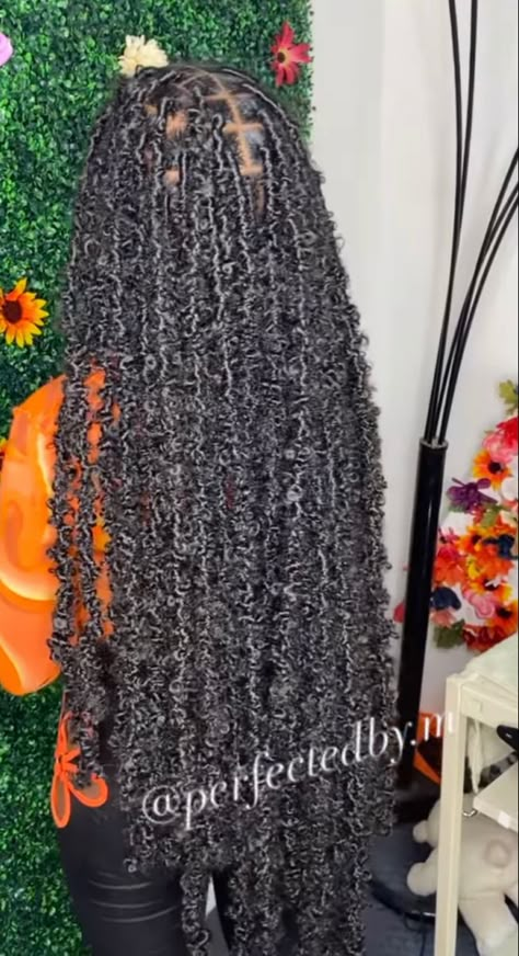 Butterfly Locs Hairstyles For Women Long, Butterfly Locs For Black Women, Butterfly Locs Waist Length, Butterfly Locs Hairstyles For Women, Long Distressed Butterfly Locs, Long Butterfly Locs With Color, Locs Hairstyles For Women Long, Butterfly Locs Long, Long Butterfly Locs