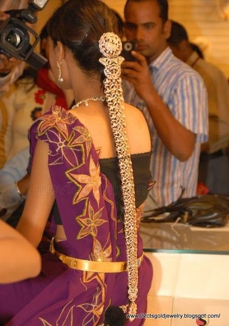 gold jadai or choti down the braid. Indian bridal. Diamond Jada, South Jewellery, Antique Pearl Necklace, Lakshmi Pendant, Latest Jewellery Designs, South Indian Bride Hairstyle, Gold Hair Accessories, Silver Jewellery Indian, Indian Bridal Hairstyles