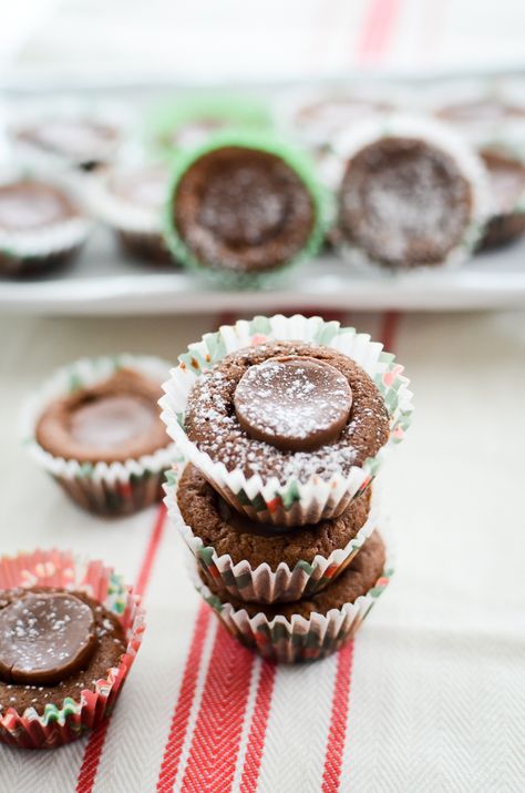 Rolo cups Rolo Cookie Cups, Brownie Cookie Cups, Italian Anise Cookies, Flip Flop Cookie, Rolo Cookies, Anise Cookies, Traditional Christmas Cookies, Nutter Butter Cookies, The 12 Days Of Christmas