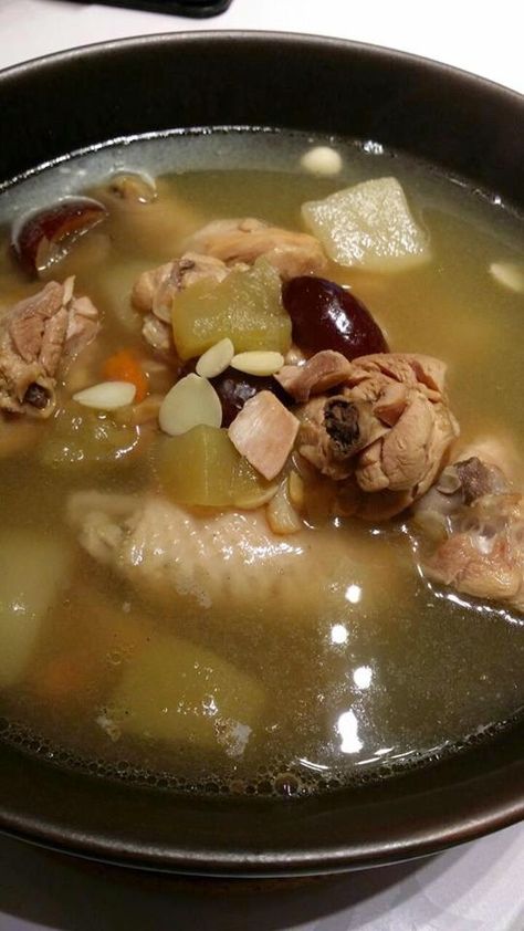 Singapore Home Cooks: Chicken Soup with Apple & Snow Pear by Doreen Tamjiak Singapore Chicken, Chinese Herbal Soup, Apple Snow, Pear Soup, Snow Pear, Confinement Food, Medicinal Foods, Singaporean Food, Chinese Soups