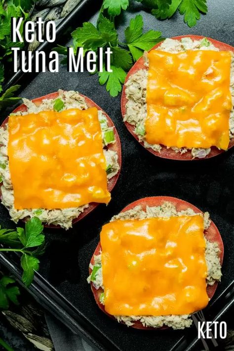 Keto Tuna Melt is an easy keto lunch recipe made with fresh tomato, tuna salad, and melted cheese. It's the perfect addition to your keto meal plan. Keto tuna melts skip the muffins and layer a delicious tuna salad on a tomato slice and top them with cheddar cheese for a cheesy keto lunch idea. Tuna Keto Recipes, Keto Tuna Melt, Recipes Tuna, Easy Keto Lunch, Ketone Recipes, Keto Tuna, Tuna Melt Recipe, Melt Recipe, Tuna Melt