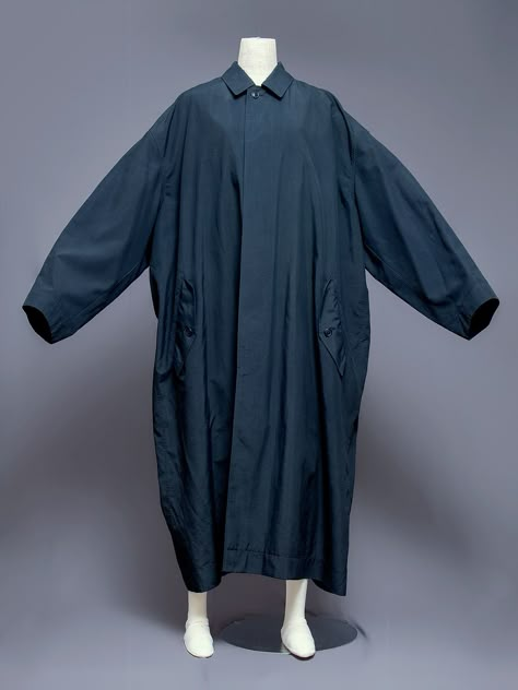 Japanese Raincoat, 1980s Fashion Trends, 1980 Fashion, Japanese Fashion Designers, 80s Fashion Trends, 80 Fashion, Issey Miyake Men, Fashion Dresses Online, Army Fashion