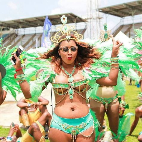 On the road for #cropover2016  Photo by @thedreamereli. Caribana Outfit, Caribana Costume, Carribean Carnival Costumes, Carnival Outfit Carribean, Jamaica Carnival, Caribbean Carnival Costumes, Carnaval Outfit, Carnival Dancers, Carnival Girl