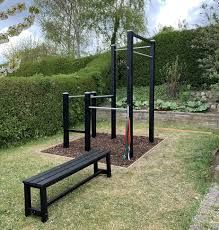 Calisthenics Backyard Gym, Outside Gym Ideas, Outside Gym Ideas Backyards, Backyard Workout Area, Diy Outdoor Gym, Outdoor Gym Ideas Backyards, Outdoor Gym Ideas, Garden Gym Ideas, Patio Gym