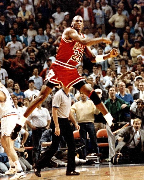 The Shot! May 7, 1989: Michael Jordan defined clutch to win Eastern Conference 1st round series vs Cavs. Michael Jordan Iconic Photos, Michael Jordan Wallpaper Iphone, Michael Jordan Photos, Hard Photo, Nba Game, Basketball Photos, Basketball Pictures, Basketball Girls, The Shot