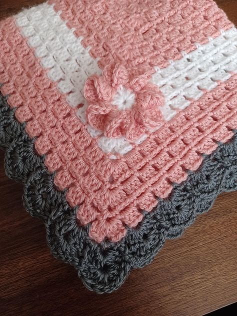 Handmade crochet baby blanket car sear and stroller blanket. Baby shower gift. Crochet Baby Blanket Borders, Granny Square Quilt, Crochet Blanket Pattern Easy, Easy Crochet Animals, Cadeau Baby Shower, Crochet Blanket Designs, Baby Afghan Crochet, Crochet Quilt, Crochet Stitches For Beginners