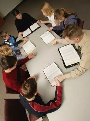 Small Group Bible Studies, Youth Work, Youth Worker, Prayer Group, Bible Study Group, Bible Study Lessons, School Clubs, Religious Education, Games For Teens