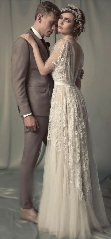 Couple Dresses, Vintage Weddingdress, Dresses Bride, Vintage Couple, Vintage Style Wedding Dresses, Vintage Inspired Wedding Dresses, Vintage Wedding Dresses, Robes Vintage, Vintage Wedding Dress