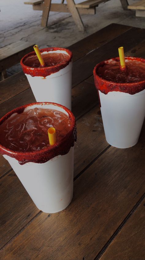 Michelada Aesthetic, Alcohol Pictures, Mexican Treats, Alcohol Party, Michelada, Junk Food Snacks, Pretty Drinks, Recipes From Heaven, Mexican Restaurant