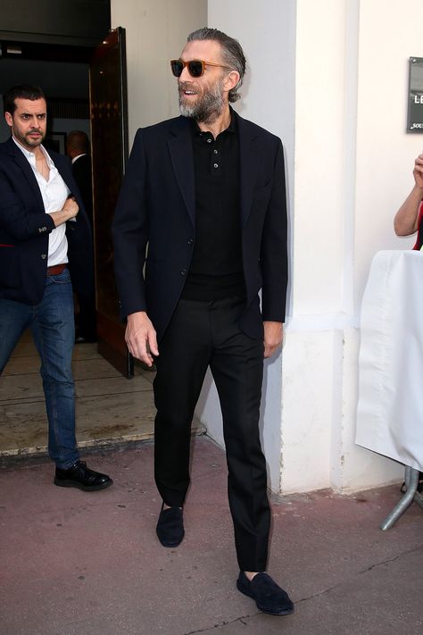 Vincent Cassel Style, Vincent Cassel Outfit, Vincent Cassel 90s, Vincent Cassel Aesthetic, Vincent Cassel La Haine, Tina Kunakey Vincent Cassel Photoshoot, Casual Suits Men, Mens Casual Suits, Vincent Cassel