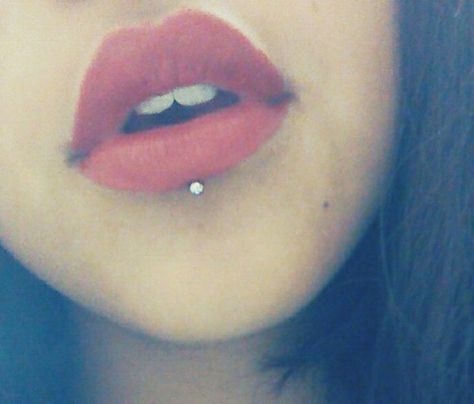 Central Labret Piercing, Central Labret, Labret Piercing Stud, Kid Name Tattoo, Piercing Inspo, Labret Piercing, Labret Studs, Body Modifications, Piercing Tattoo