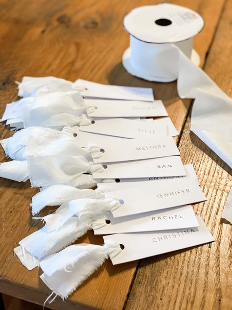 Seating Names Wedding Table, Table Seating Names Place Settings, Head Table Place Cards, Diy Name Cards, Diy Place Settings, Elopement Celebration, Name Cards Wedding, Civil Dress, Wedding Seating Cards