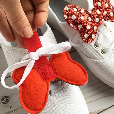 Show some Minnie LOVE with a little shoe glam! ❤️❤️❤️ 🎀🎀🎀 #shoeaccessories #shoebow #shoeclip #disneyshoes #sewminniestyle #Minniestyle… Cute Disney Ears Diy, Diy Disney Gifts For Adults, Diy Disney Clothes, Diy Disney Gifts, Minnie Mouse Crafts, Diy Minnie Ears, Mickey Ears Diy, Shoes With Laces, Disney 2025