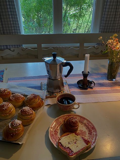 Life In Sweden, Life In Sweden Aesthetic, Swedish Aesthetic, Swedish House, A Little Life, Cottage In The Woods, Healthy Lifestyle Food, The Breakfast Club, Small Moments