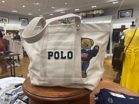 Nyc Room, University Bag, Dream Bag, Luxury Bags Collection, Polo Bear, Athletic Outfits, Cool Items, Jewelry Bags, Fashion Inspo Outfits