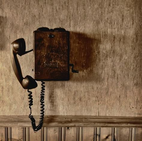 Phone Aesthetic Vintage, Rotary Phone Aesthetic, Dragon Aesthetic, Radium Girls, Academia Icons, Antique Phone, Antique Telephone, Dark Academy, Telephone Booth