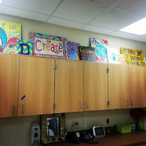 Art gallery in the classroom.  Utilize the wasted space above your cabinets to display your student's work #doye #walterselementary #classroomdecor  Follow me on instagram _P_E_A_C_H Classroom Cabinets Decorate, Classroom Cabinet Decor, Above Cabinet Decor, Decor Above Cabinets, Cabinet Door Ideas, Child Guidance, Top Of Cabinets, Art Cabinet, Above Cabinets