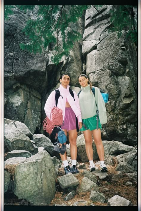 Vintage Hiking Outfit, Hiking Summer Outfit, Climbing Aesthetic, Climbing Outfits, Hiking Wear, Hiking Fits, Aesthetic Film, Hiking Outfit Spring, Hiking Outfits