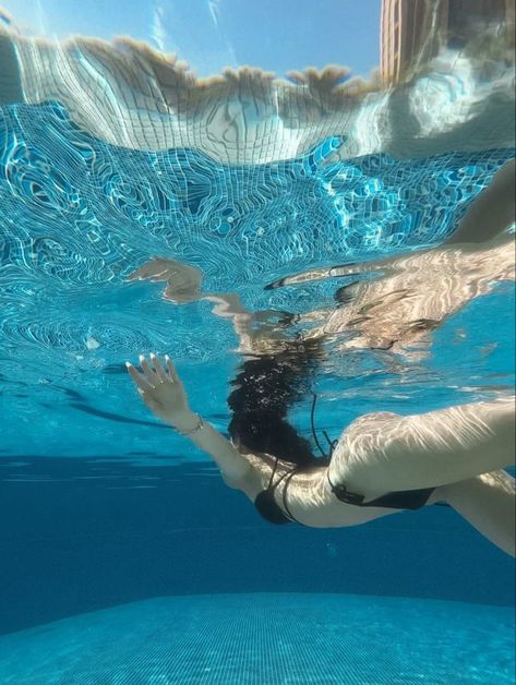 Pool Poses, Beachy Outfits, Beach Pictures Poses, Beach Photography Poses, Foto Tips, Selfie Ideas Instagram, Under Water, Jairzinho, Summer Pictures