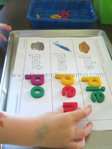 FREE Magnetic Alphabet Build-a-Word Sheets~ so handy! Build A Word Free Printable, Preschool Reading, Preschool Literacy, Tot School, Kindergarten Literacy, Kindergarten Reading, Learning Letters, Homeschool Preschool, Alphabet Activities