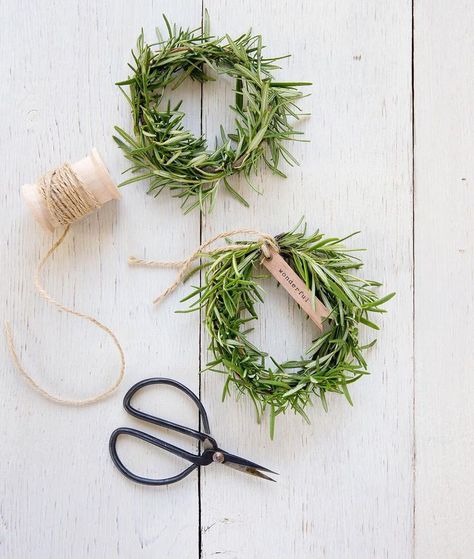 Rosemary Wreath Diy, Rosemary Wreaths, Note On Instagram, Natal Natural, French Country Christmas, White Christmas Decor, Natural Christmas, Hello Lovely, Holiday Sparkle