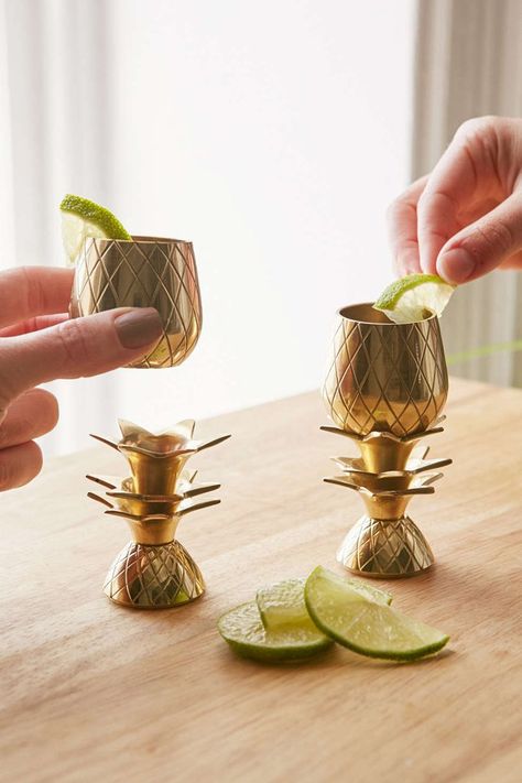 The Pineapple Co. Pineapple Shot Glasses ($35) Tequila Gift Idea, Pineapple Shots, Apartment Bar, Pineapple Kitchen, Tequila Gift, Porch Wall Decor, House Gift Box, Housewarming Gift Baskets, Kitchen Ceramic