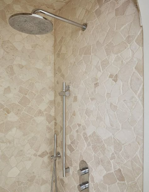 Mediterranean Bathrooms Tuscan Style, Modern Mediterranean Bathroom Ideas, Mediterranean Shower Ideas, Mediterranean Powder Room, Mediterranean Shower, Greek Bathroom, Modern Mediterranean Bathroom, Mediterranean Bathroom Design Ideas, Mediterranean Style Bathroom