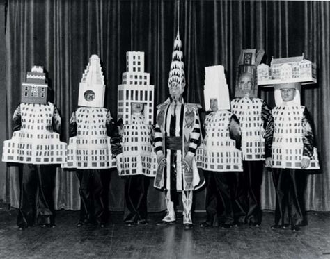 Architecture-Party. Bauhaus New York costume New York City Buildings, Daniel Libeskind, Rem Koolhaas, Norman Foster, Costume Ball, Art Costume, Famous Buildings, Chrysler Building, Famous Architects