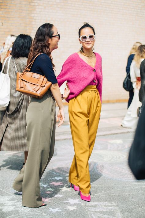 off-the-shoulder cardigan fall outfit idea Yellow Cardigan Outfit, Yellow Cardigan Outfits, 2024 Colors, Work Chic, Yellow Cardigan, South Bend, Warm Spring, Cardigan Outfits, Fashion Weeks