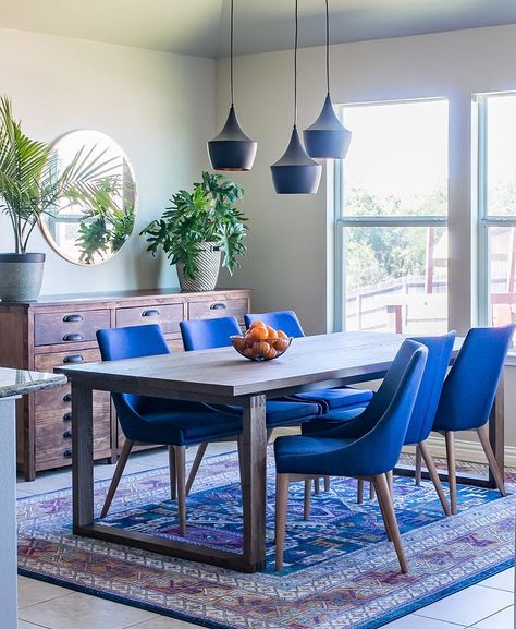 How To Choose Dining Chairs For Your Dining Table Blue Dining Tables, Blue Chairs, Blue Dining Room Chairs, Blue Dining Chair, Dining Room Blue, Small Kitchens, Beautiful Dining Rooms, Plywood Furniture, Farmhouse Dining Room