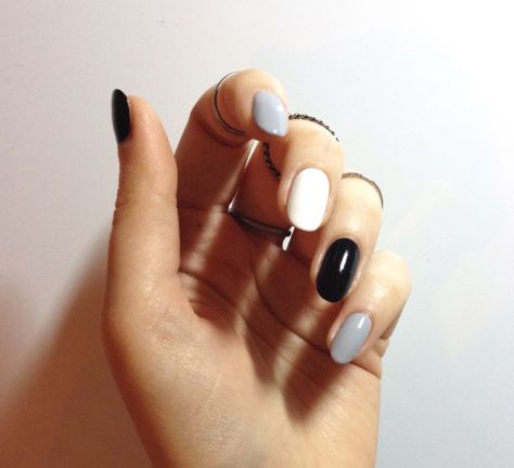 Black White Grey Nails Color Combos, Black Grey White Nails Ideas, Black And Grey Short Nails, White Black And Grey Nails, Black And Grey Nails Ideas, Grey Black White Nails, Gray Black And White Nails, Black And White Oval Nails, Black White And Gray Nails