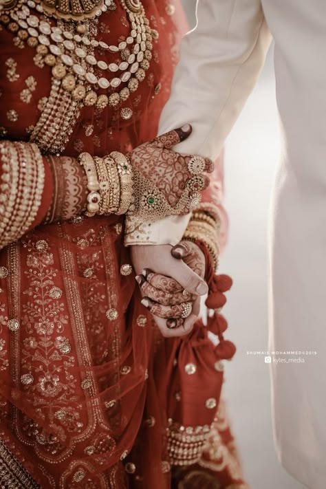 Niche Hobbies, Bride Groom Photoshoot, Bridal Entry, Bride Groom Poses, Indian Bride Photography Poses, Groom Photoshoot, Bride Photos Poses, Indian Wedding Photography Couples, Indian Wedding Couple Photography