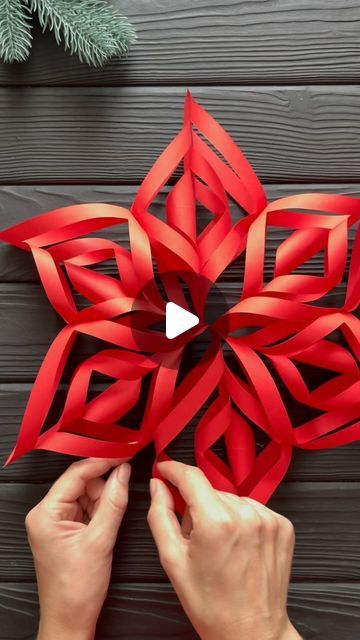 Origami Amazing 🤩 Paper Craft Tutorials on Instagram: "Easy 3D Christmas SnowFlakes DIY Christmas Tutorial #christmas2024 #christmas #tutorial #diy #snowflakes #christmasdecor #foryou #fyp #fypシ゚ #usa" Christmas Parol Diy, Ukrasi Za Jelku, Paper Star Christmas Decorations, How To Cut A Star Out Of Paper, Easy 3d Snowflakes, 3d Paper Snowflakes, Diy Christmas Snowflakes, Snow Flakes Diy, Paper Craft Tutorials