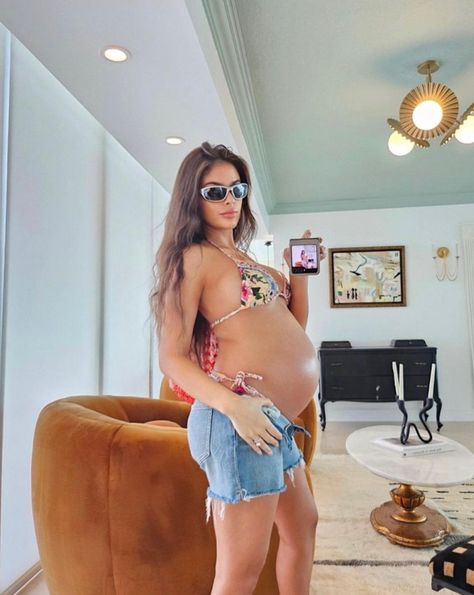 Lauren Giraldo Pregnant, Selfie Angles, Lauren Giraldo, August 9, Bump, Lifestyle, Iphone, On Instagram, Quick Saves