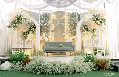 Wedding Back Drop Design, Dekor Pernikahan Simple, Emerald Wedding Decor, Dream Wedding Reception, Wedding Background Decoration, Wedding Reception Backdrop, Wedding Reception Design, Wedding Stage Design, Diy Wedding Backdrop