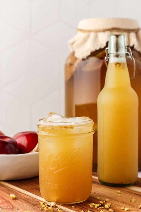 Fall Kombucha Flavors, Apple Kombucha Recipe, Green Tea Kombucha, Preserving Apples, Kombucha Flavors, Apple Cream, Fall Apple Recipes, Kombucha Recipe, Probiotic Drinks