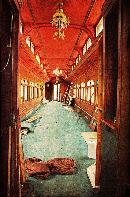 vintage train interior - great color scheme Vintage Train Aesthetic, Train Car Interior, Train Interior Design, Log Railing, Train House, Train Interior, Pullman Train, Pullman Car, Train Vintage