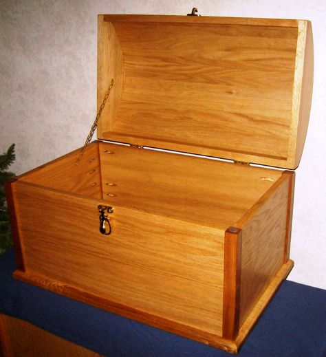 Free Toy Treasure Chest Plans - How to Build Pirate Treasure Chests Toy Box Plans, Woodworking Plans Toys, Chests Diy, Woodworking Plans Pdf, Treasure Chests, Wooden Toy Boxes, Woodworking Chair, Workbench Plans, Plan Toys